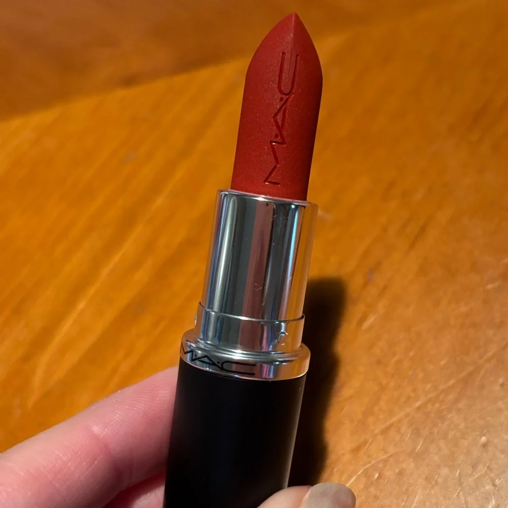 MAC Macximal Matte Lipstick Overstatement